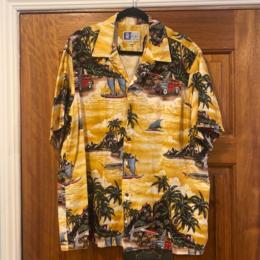 Styled by RJC Men’s Hawaiian Shirt